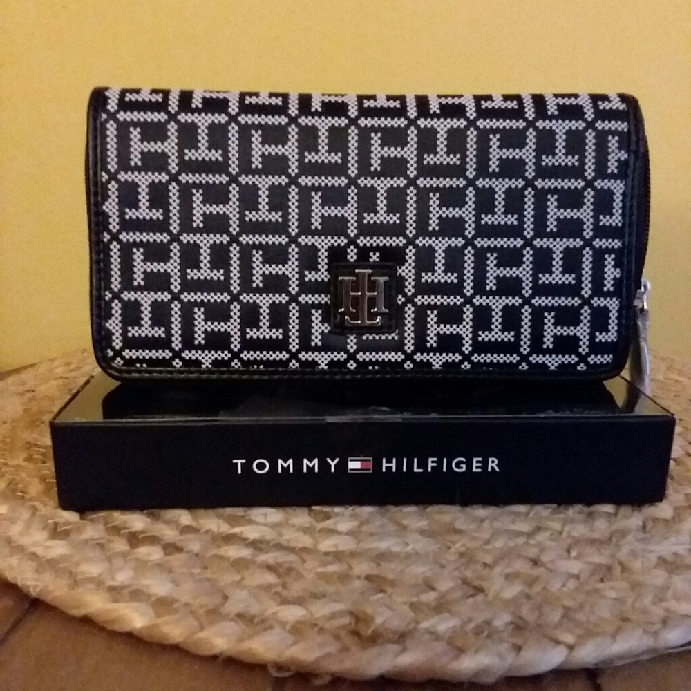 Tommy Hilfiger Clutch wallet